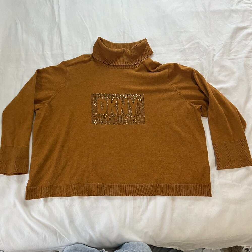 DKNY Mustard Yellow Studded Graphic Y2K Turtleneck Longsleeve Sweater | Size 3XL